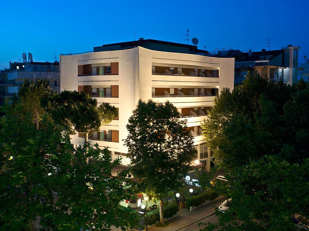 Hotel Caravelle Чезенатико Экстерьер фото