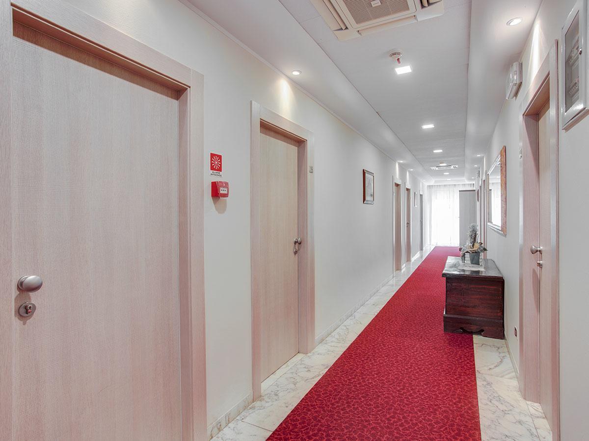 Hotel Caravelle Чезенатико Экстерьер фото