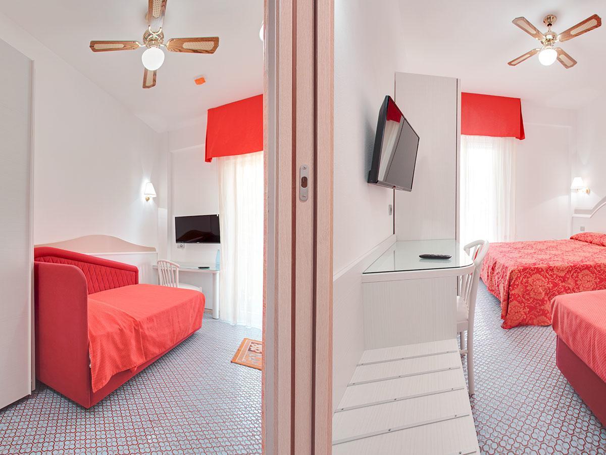 Hotel Caravelle Чезенатико Экстерьер фото